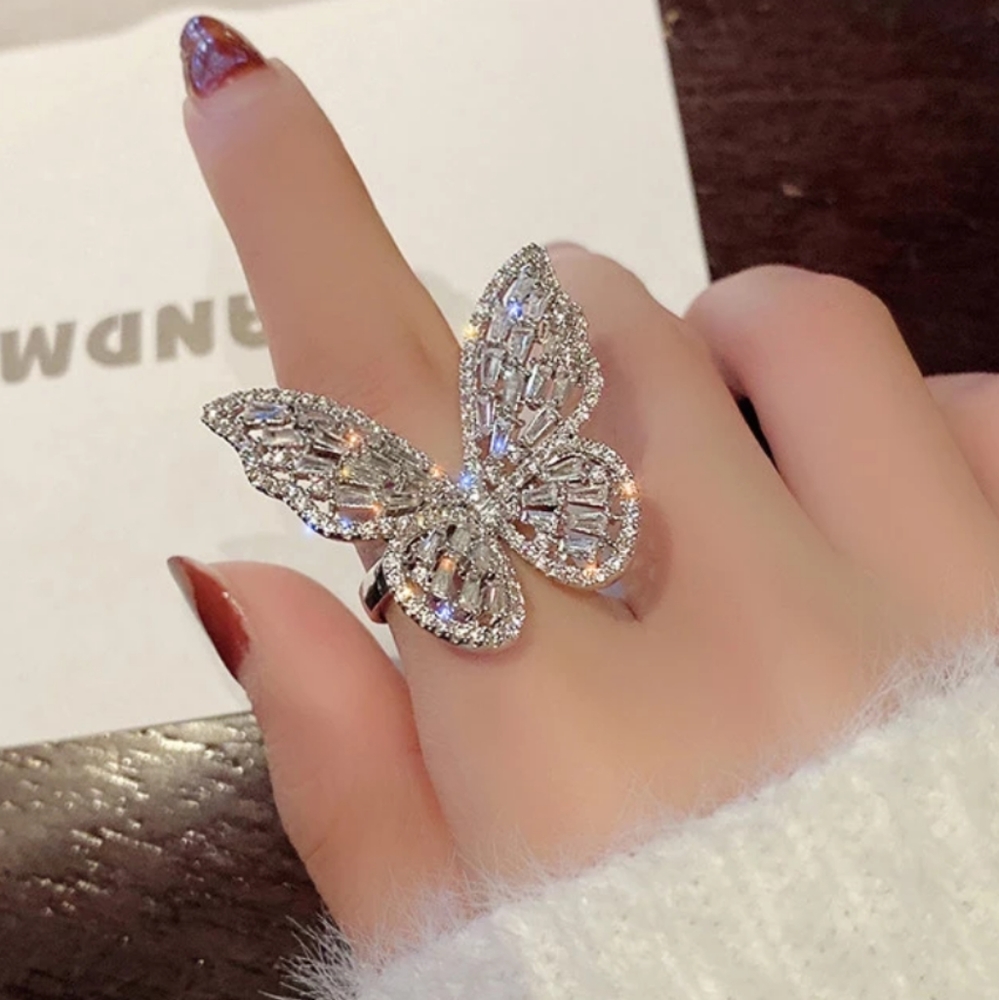 NEW HUGE 18K WHITE GOLD DIAMOND BUTTERFLY RING